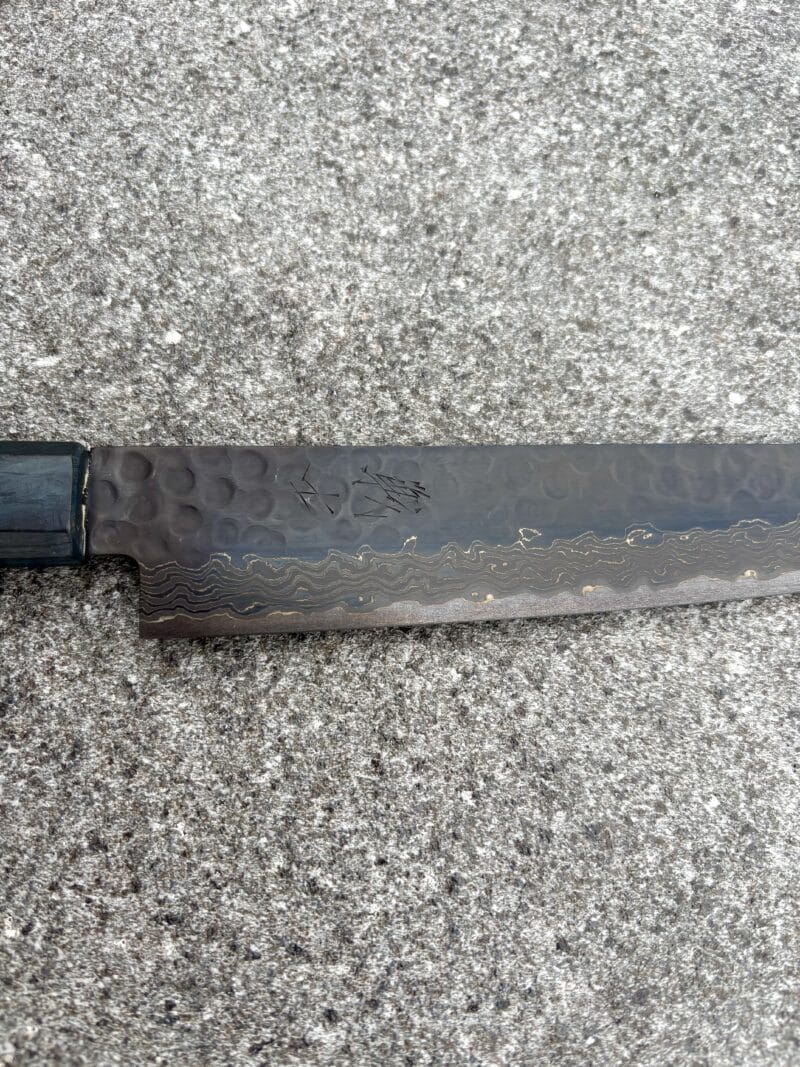 Senshi Kuromaru Sujihiki 240mm sort Damascus 16 lag stål. - Billede 6